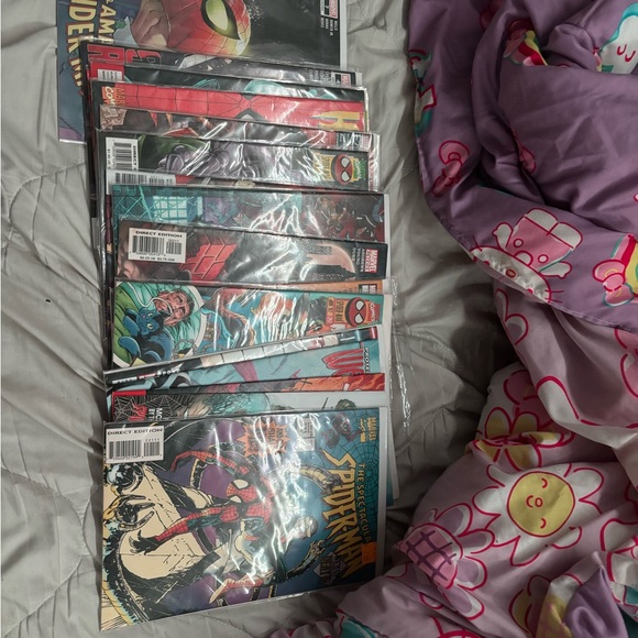 Marvel Spider-Man Comic Book Collection - Picture 1 of 4